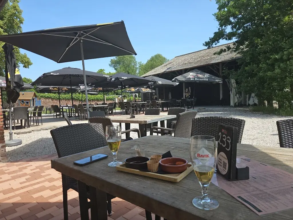 Kasteelhoeve restaurant in Měnín