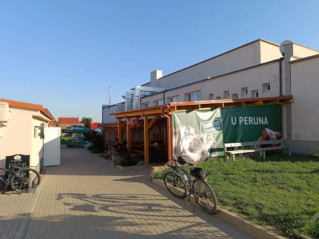 Lukáš Hok_U Peruna_Mikulčice_review