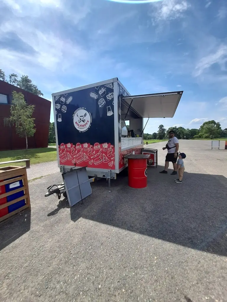 Daniela Keleceniova_Občerstvení - Na Slovanském Hradišti_Mikulčice_review