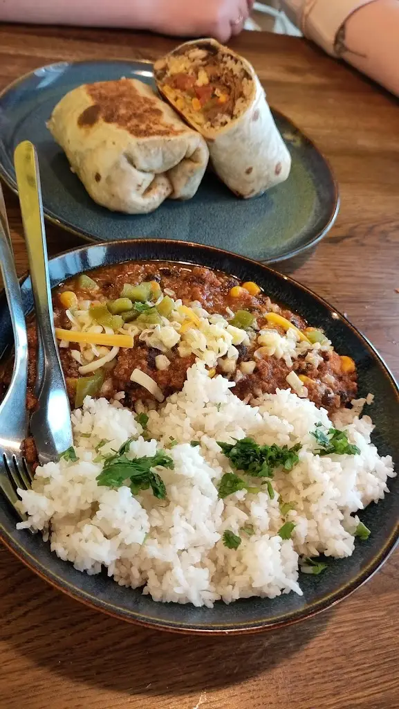 Shasaur_Los Capolitos - Olympia Brno_Modřice_review