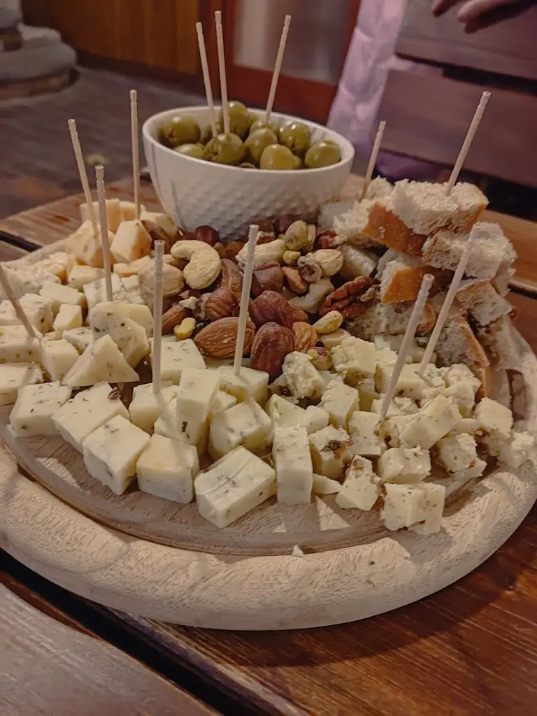 J K_Pivnice U devatero řemesel_Mikulov_review