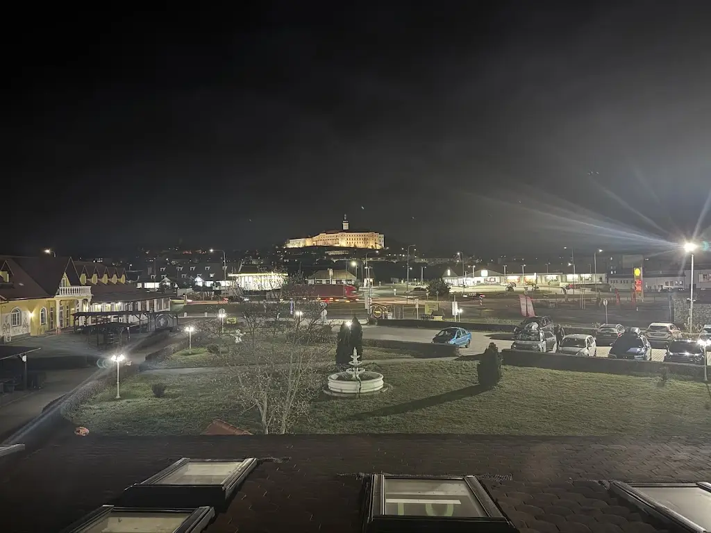 Vladimir Rakčejev_Hotel Zámeček_Mikulov_recensione