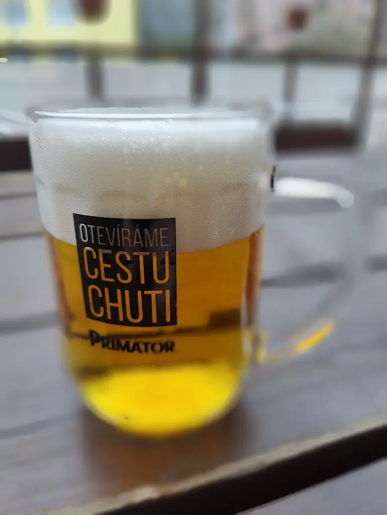 Matouš Vrchota_U Dvou Hřebíčků_Mokrá Hora_review