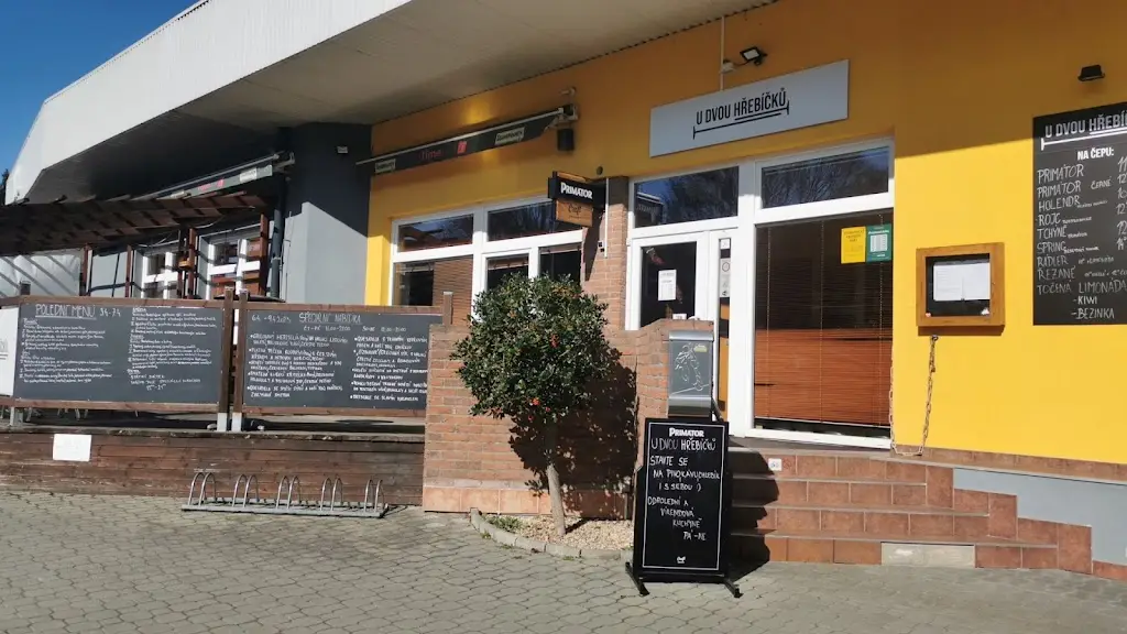 U Dvou Hřebíčků ristorante a Mokrá Hora
