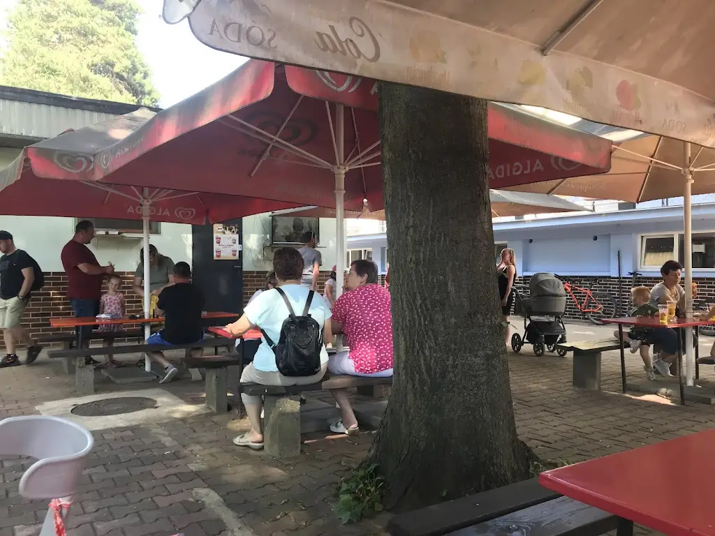 Daniel Čapčuch_Stadion žije bufet_Moravský Písek_recensione