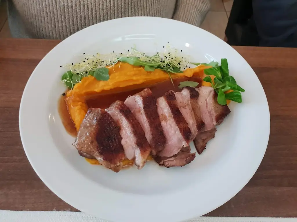 Philip J-D_Pension Maděřič_Moravský Žižkov_review