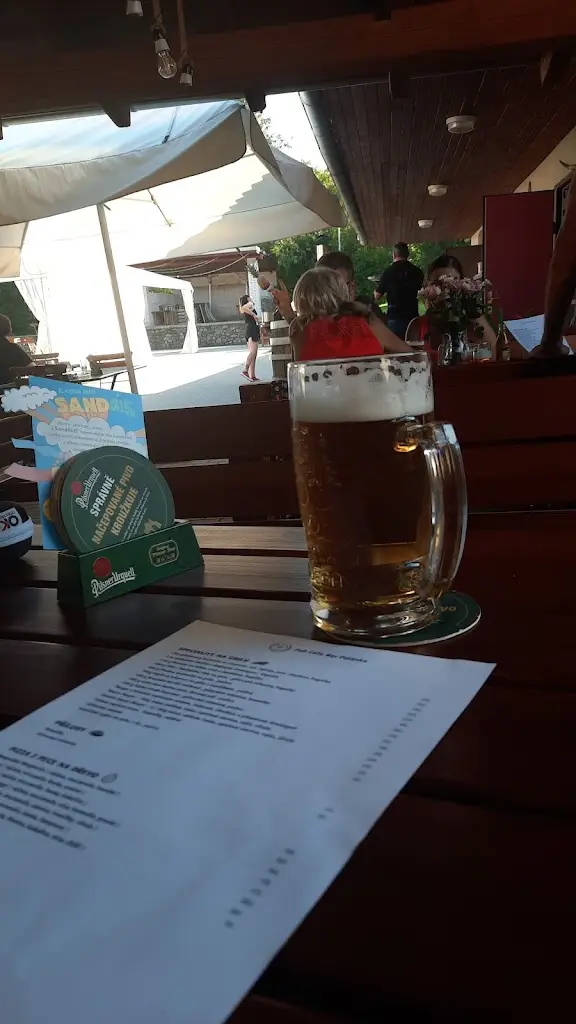 Eva Sklenská_Pub Café Bar Polánka_Moravský Krumlov_recensione