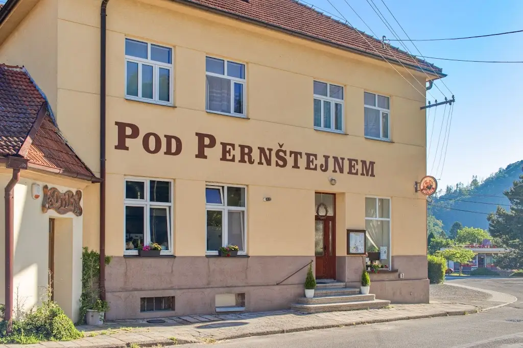 Restaurace pod Pernštejnem restaurant in Nedvědice