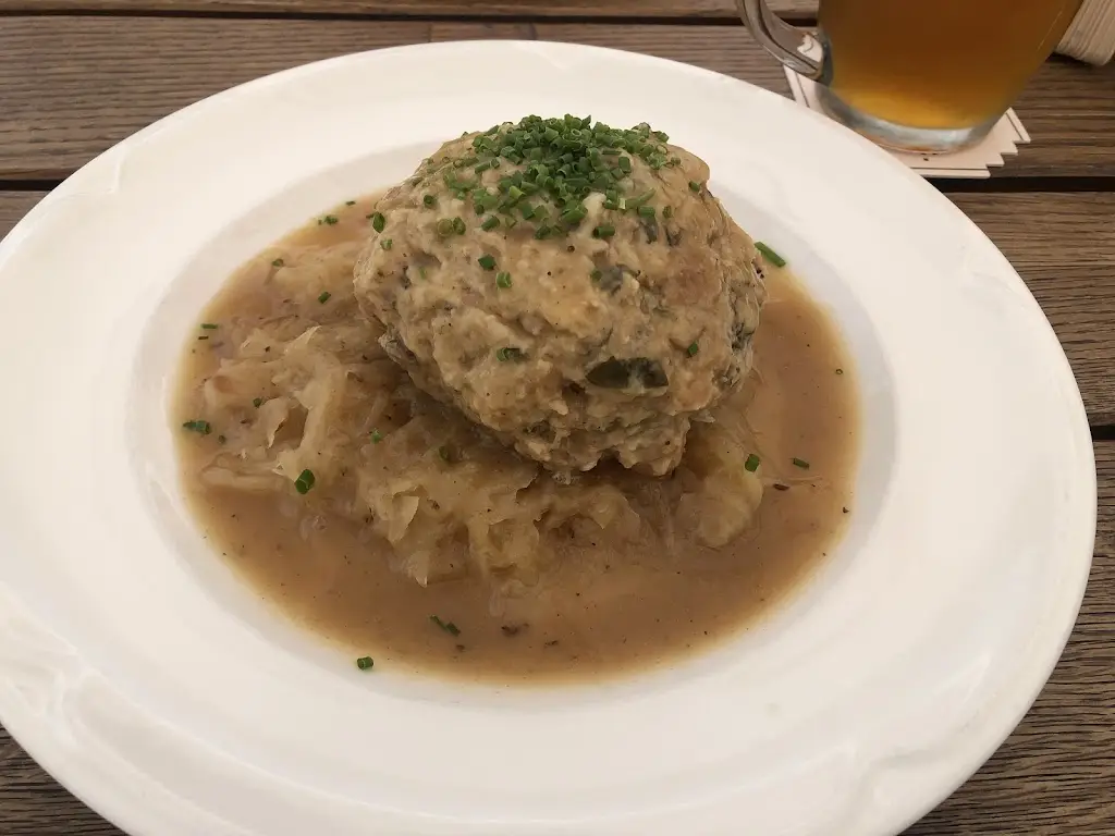 Mengwen Zhu_Solnice_České Budějovice_review