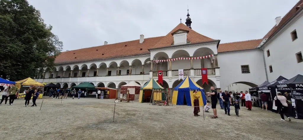 Lucie Hrabálková_Zámecká restaurace_Oslavany_review