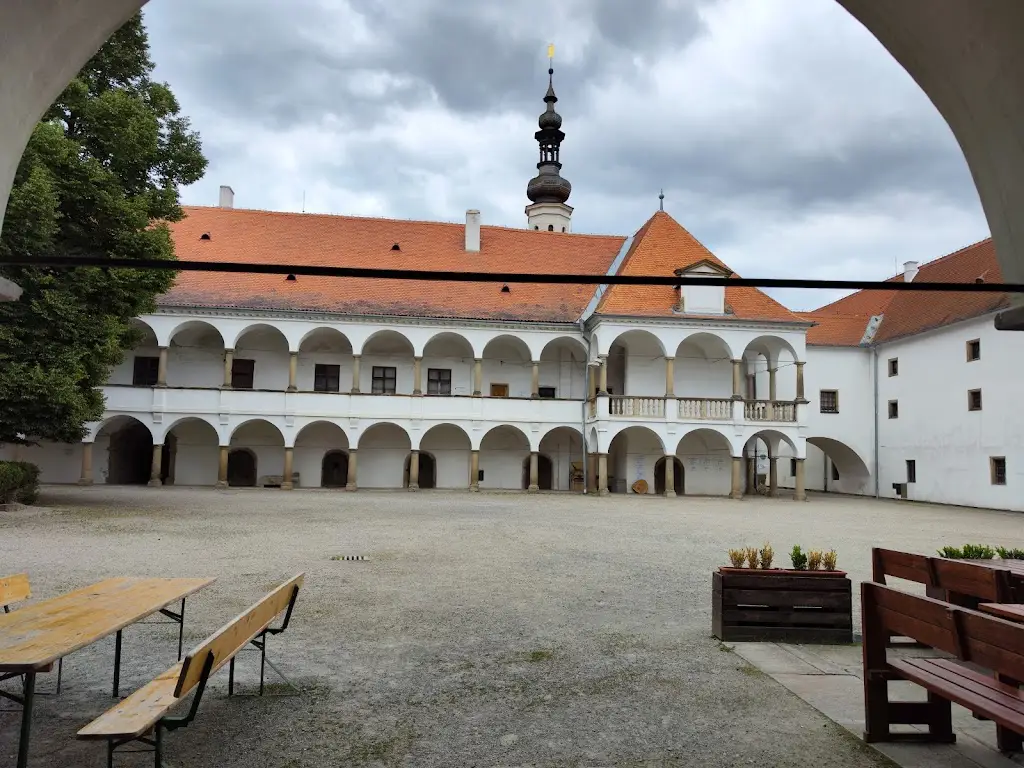 Zámecká restaurace_Oslavany_slider_image_3