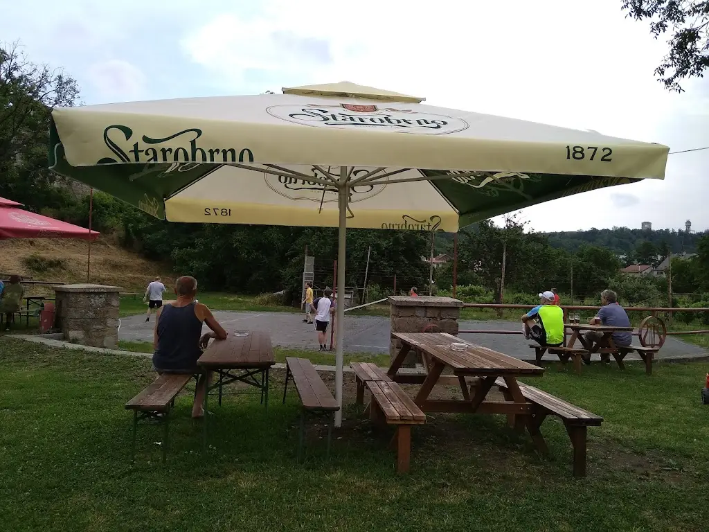 Restaurace Dělnický Dům parkoviště restaurant in Oslavany