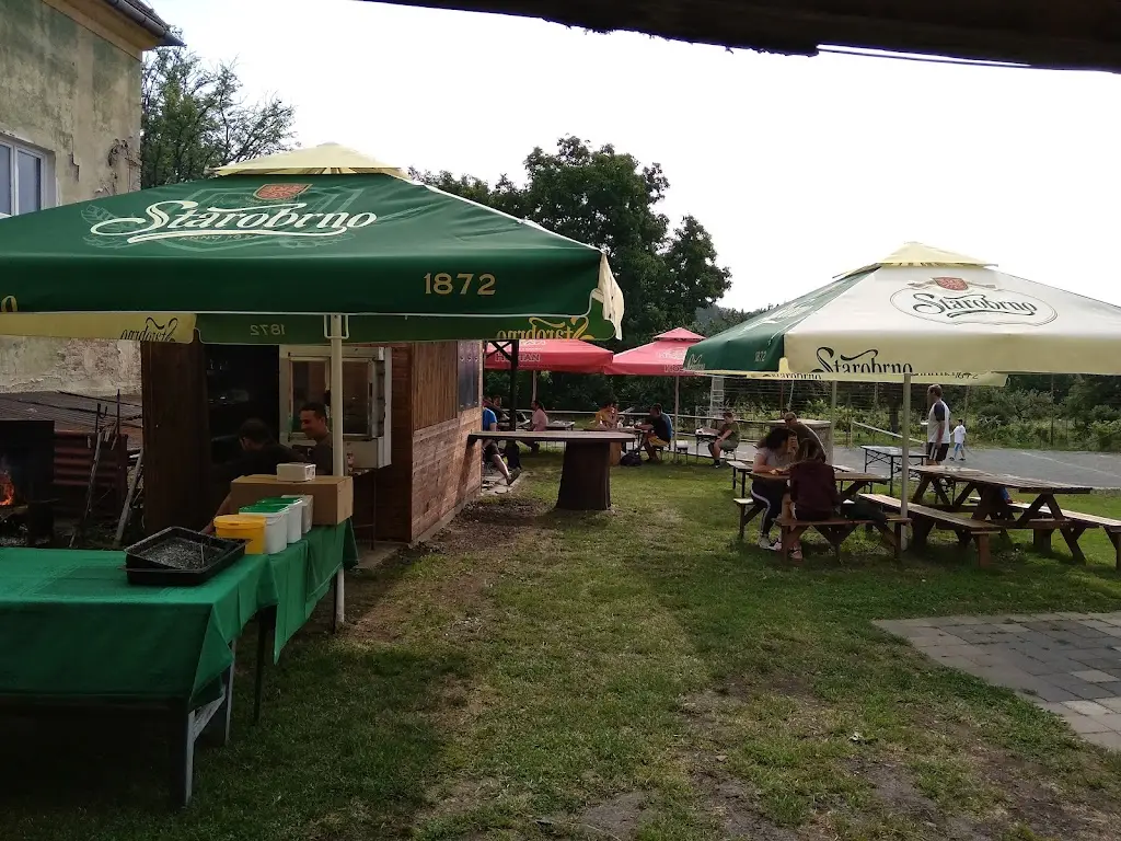 Restaurace Dělnický Dům parkoviště_Oslavany_slider_image_3