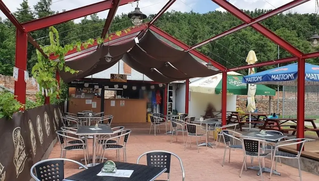 Zámecké zahradní bistro_Oslavany_slider_image_1