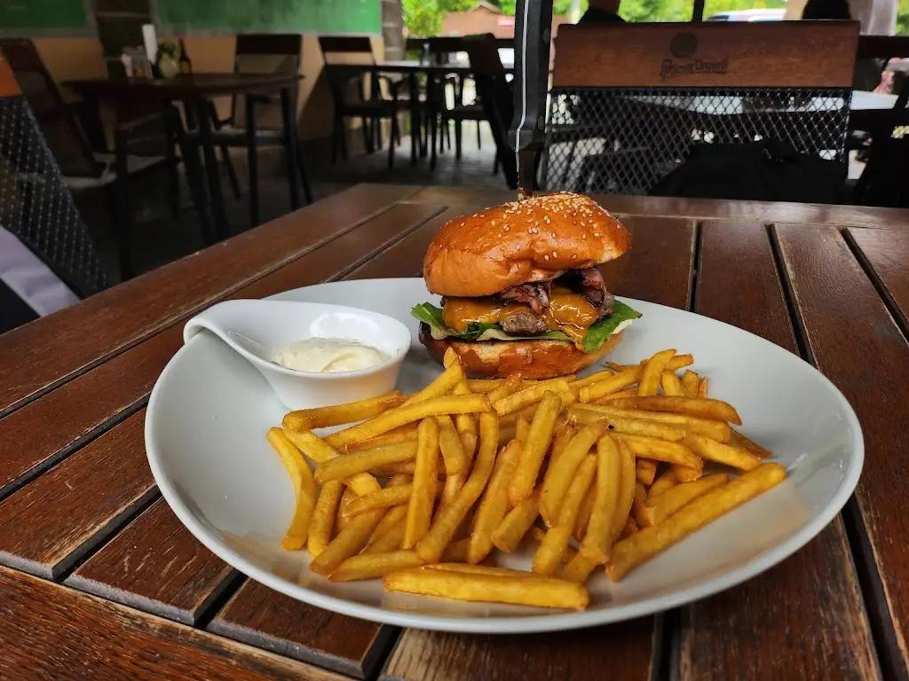 Honzamoree_U Petra_Petrov_recensione