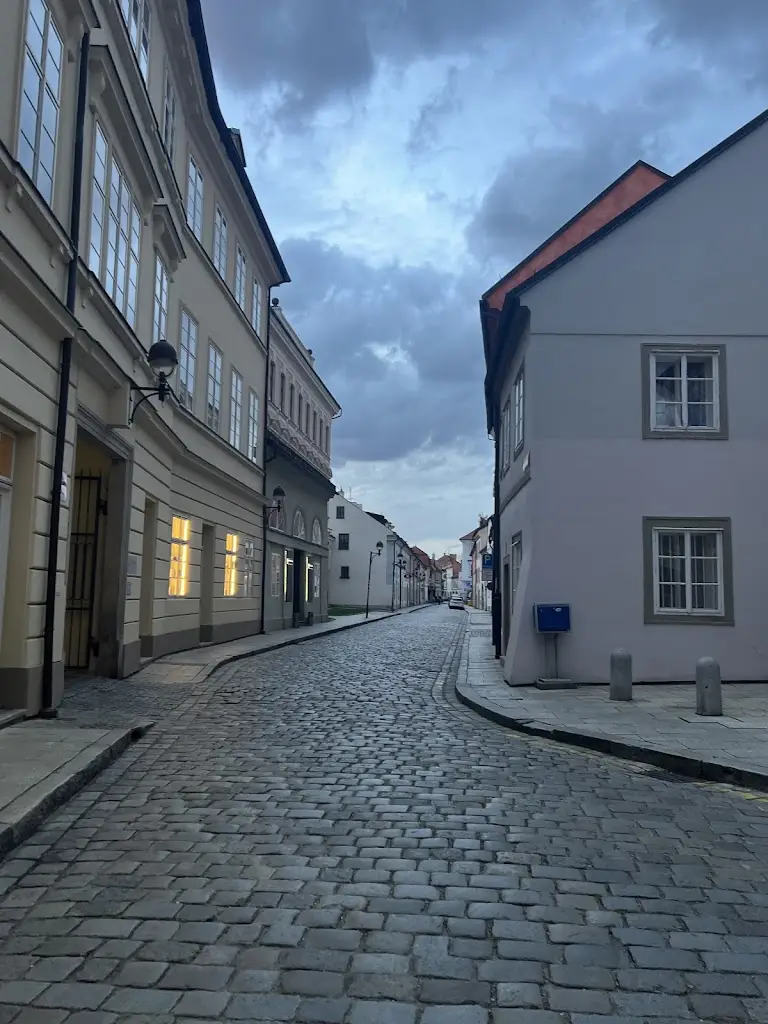 Issa AL-Mojil_Klika Kitchen & Coffee_České Budějovice_review