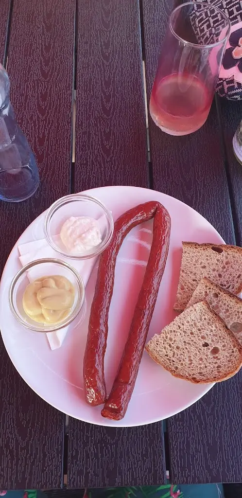 Henk Langeveld_Café Jasan - Miromar_Podivín_review