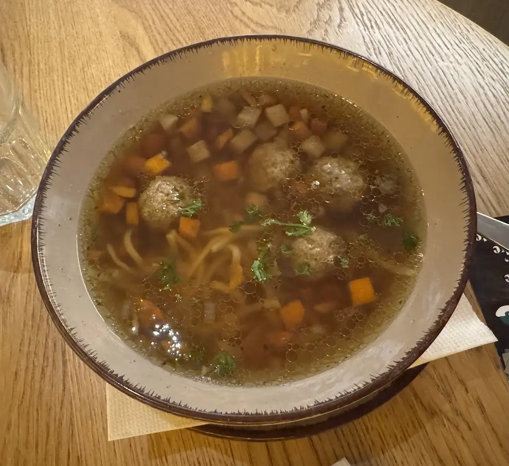 oOLucyInTheSkyOo_Modrý dveře_České Budějovice_recensione