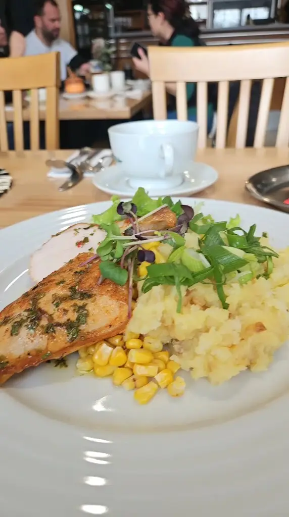 Junaid Khalid_Restaurace Adélka_Pustiměř_review