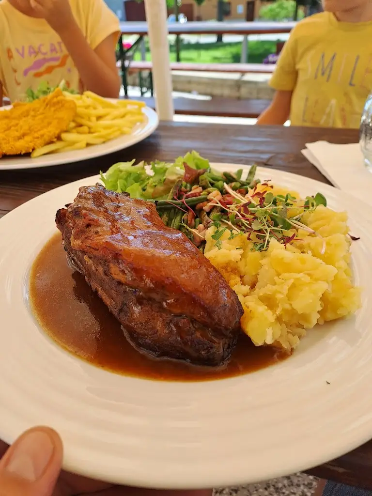 Mirosław Roguski_Restaurace Adélka_Pustiměř_review