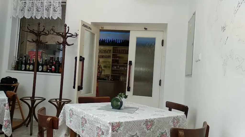 Restaurace V Chaloupkách restaurant in Předklášteří