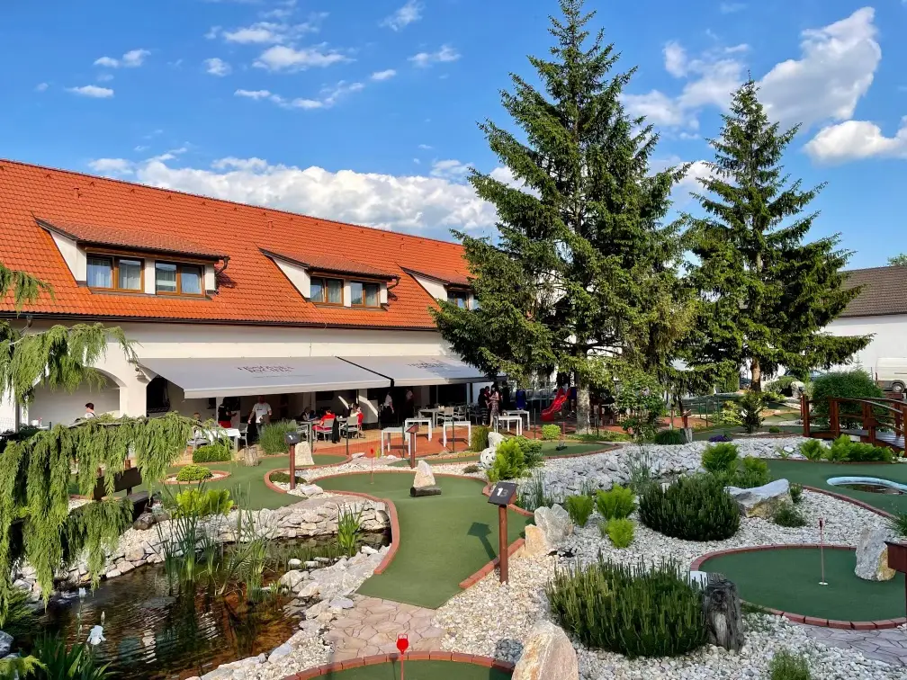 restaurace a penzion Tišnovská Rychta_Předklášteří_slider_image_1