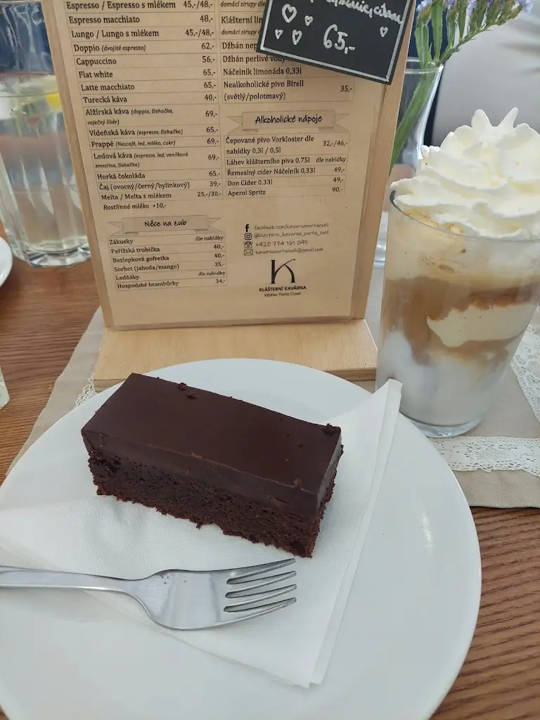 Veronika Babáková_Klášterní kavárna Porta Coeli_Předklášteří_review