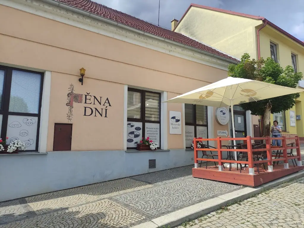 Restaurace Sklep restaurant in Předklášteří