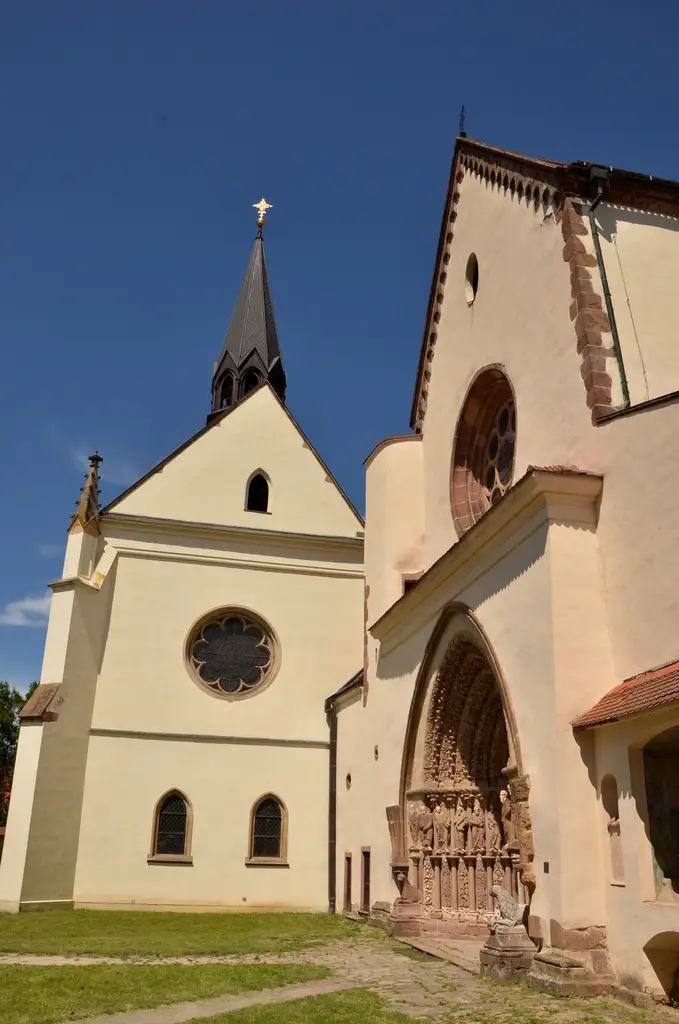 Piotr Garbacz_Porta coeli Convent_Předklášteří_review