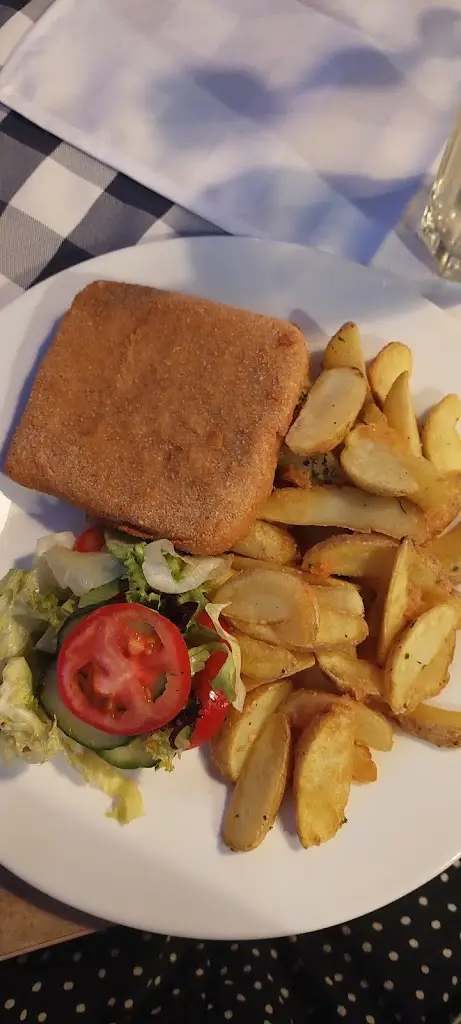 Kasia Palczewska_Pleasure PUB_Rajhrad_review