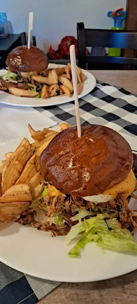 Giovanni Paglino_Pleasure PUB_Rajhrad_review