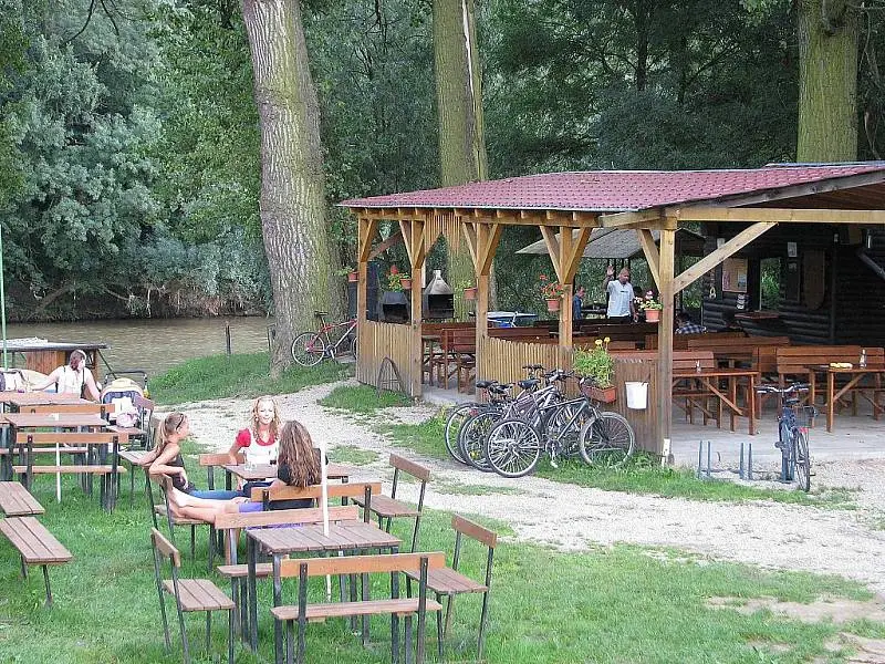 Přístavní restaurace Janča_Rohatec_slider_image_1