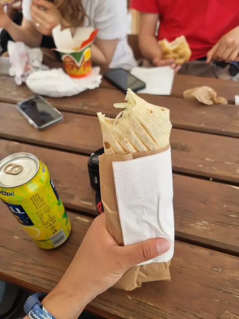 Alma Gaina_Kebab & Pizza Veis_Bechyně_review