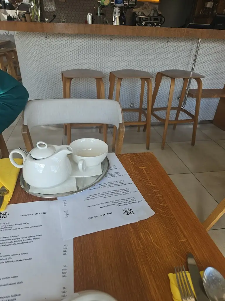 Ziketaus_Raz Dva_Rosice_recensione