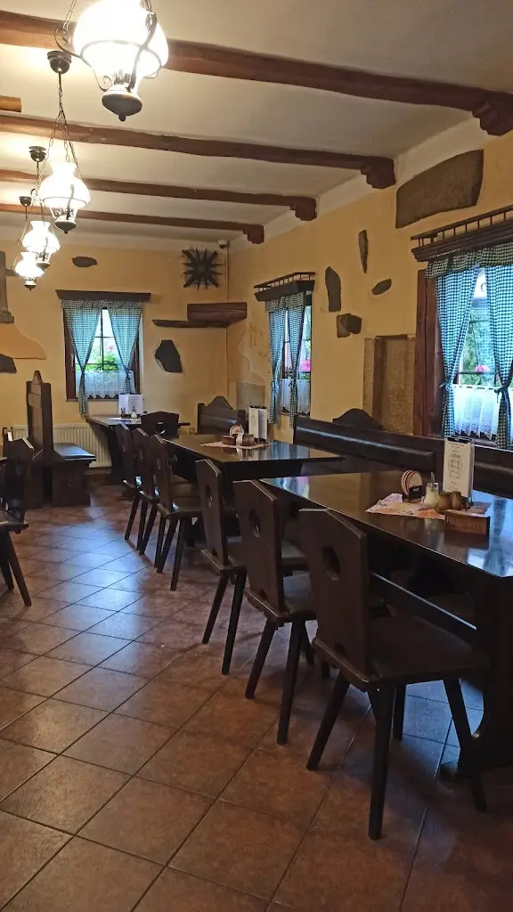 Motorest Bonaparte_Rousínov_slider_image_3