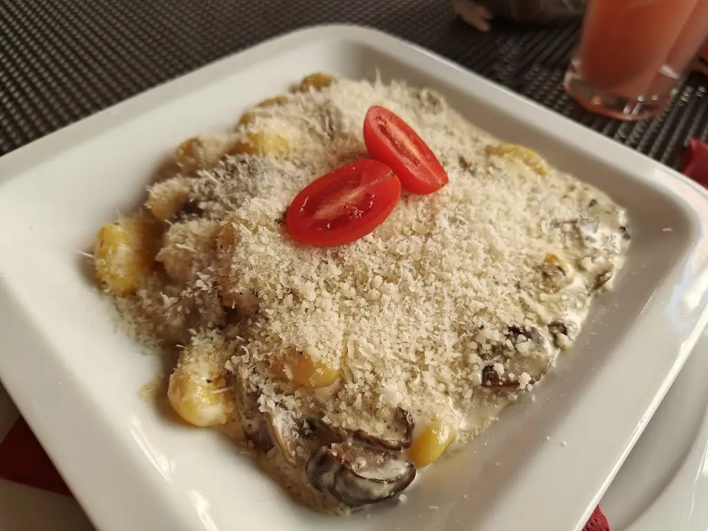 Alexander Dopp_Slunce - Raw a vegan restaurace a kavarna_České Budějovice_review