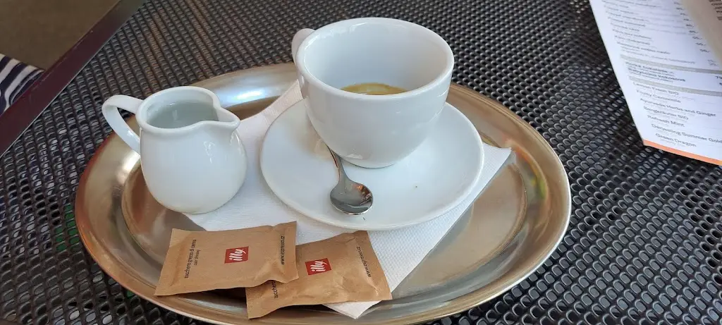 Marco Van Keulen_Slunce - Raw a vegan restaurace a kavarna_České Budějovice_review