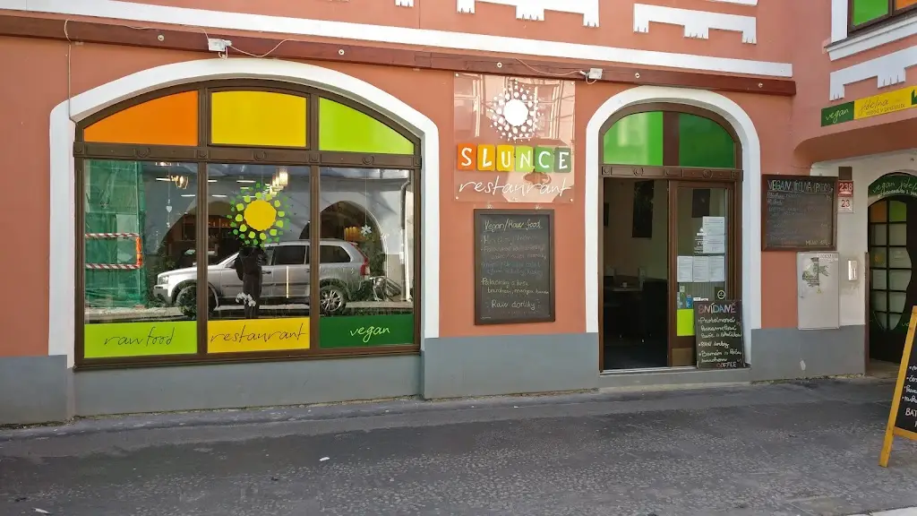 Slunce - Raw a vegan restaurace a kavarna ristorante a České Budějovice