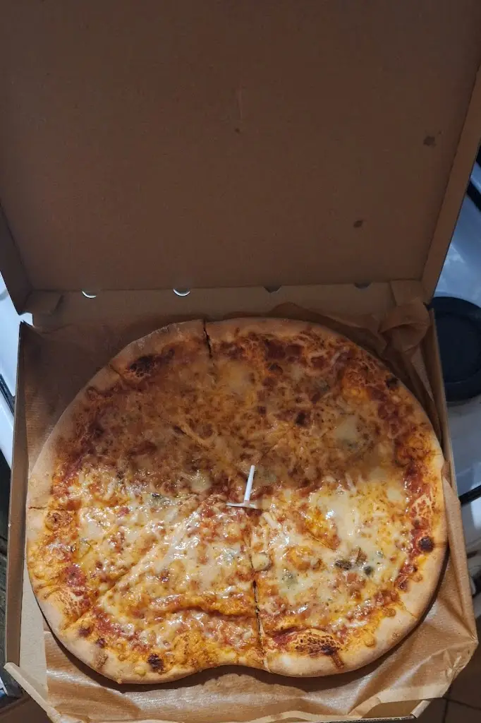 Michael Petráš_Pizza & burger IL MONDO ROUSÍNOV_Rousínov_review