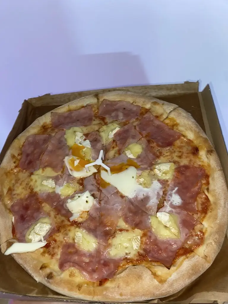 Adéla Bochníčková_Pizza & burger IL MONDO ROUSÍNOV_Rousínov_review