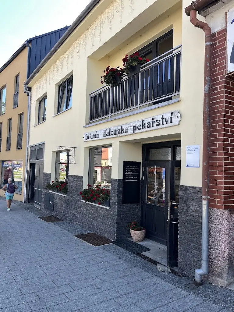 Krzysztof Mierzejewski_Antonín Halouzka - Bakery_Rousínov_review