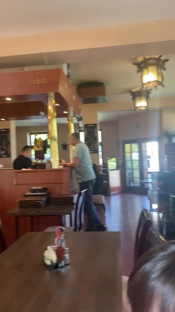 Charles Seaton Jr. (ChuckDiesal)_Čínská restaurace XI HU_Říčany_review