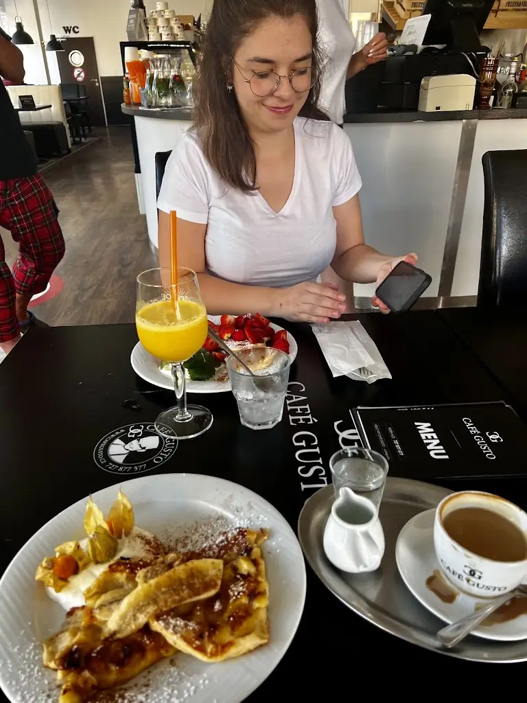 Benjamin De Saedeleer_Café Gusto_Říčany_review