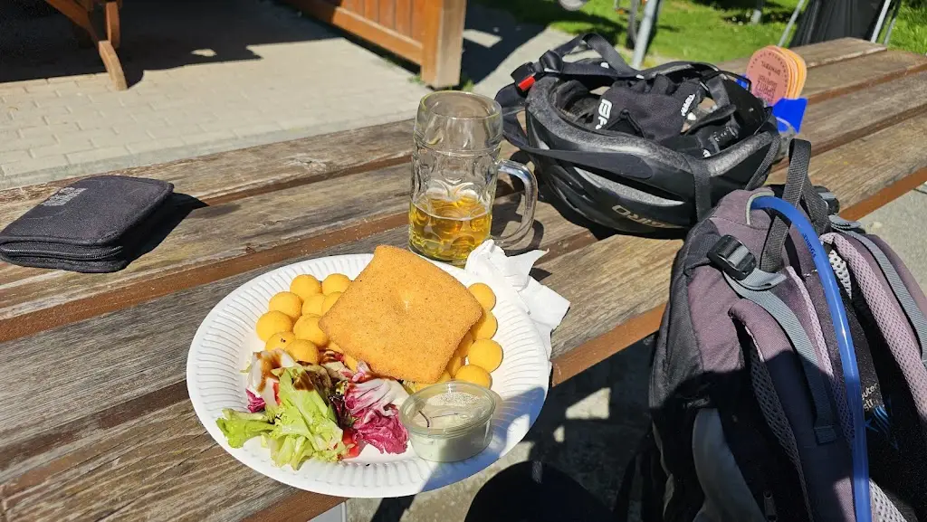 HURRY KEPKA_Bistro Cyklo Sněžka_Říčany_review