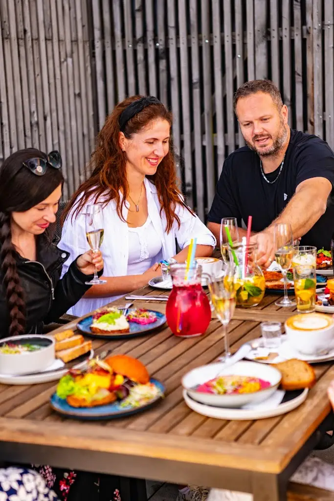 Café & bistro Na Fialce_Říčany_slider_image_3