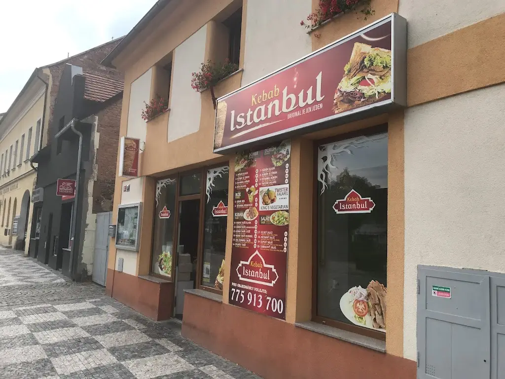 Charles Seaton Jr. (ChuckDiesal)_Kebab Istanbul_Říčany_review