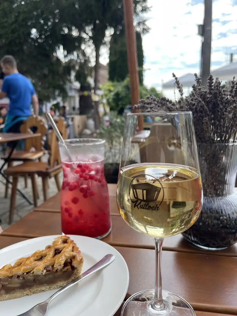 Jan Stavěla_KUTLOCH_Šakvice_review