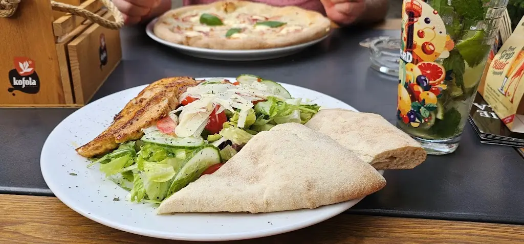 Marcela Kratka_Restaurace a Pizzerie Sahara_Šardice_review