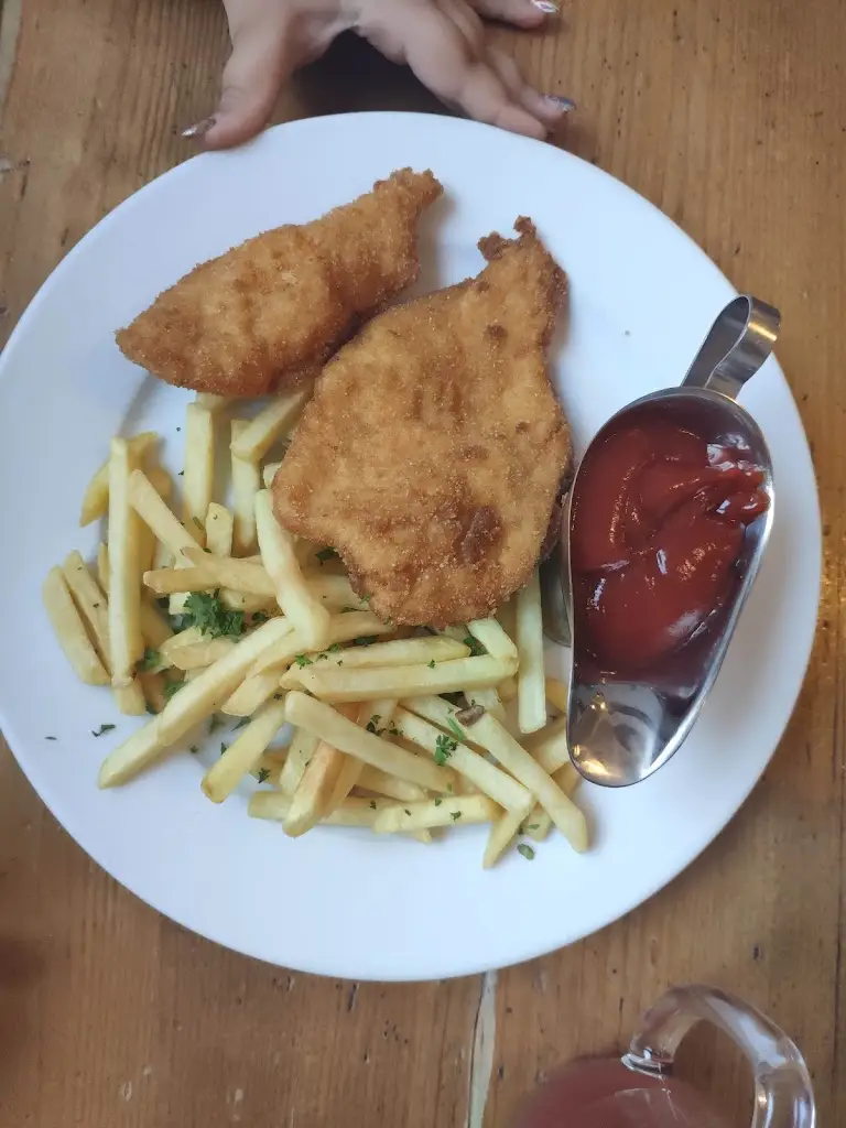 Christienne Pulis_Hostinec U Černého koníčka_České Budějovice_review