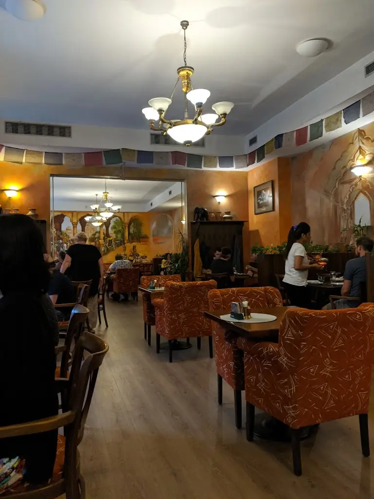 Nadia Finotto_Gateway of India_České Budějovice_review